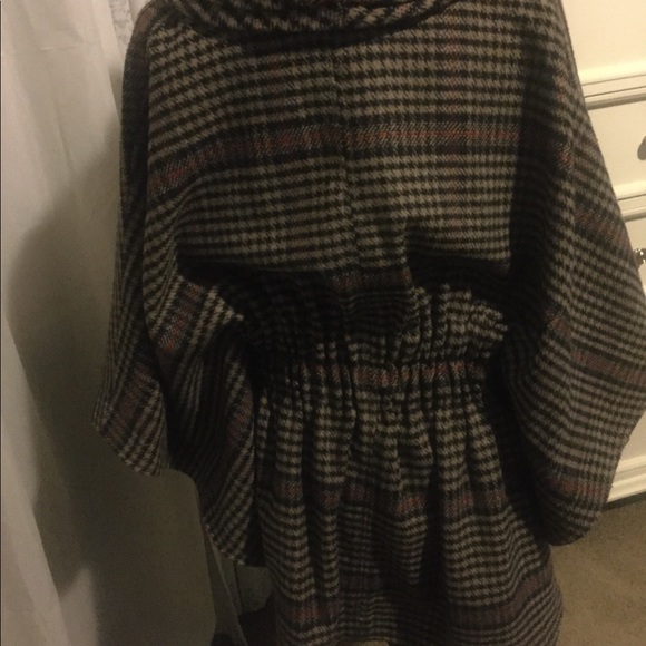 Cape coat - Picture 8 of 8